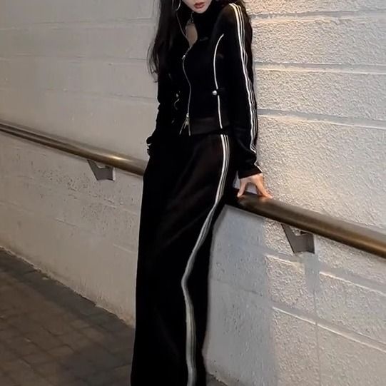 Women's Zip-Up Stand-Collar Jacket and Wide-Leg Trousers Set – Relaxed Sporty Two-Piece Co-Ord for Travel and Everyday Casual Wear