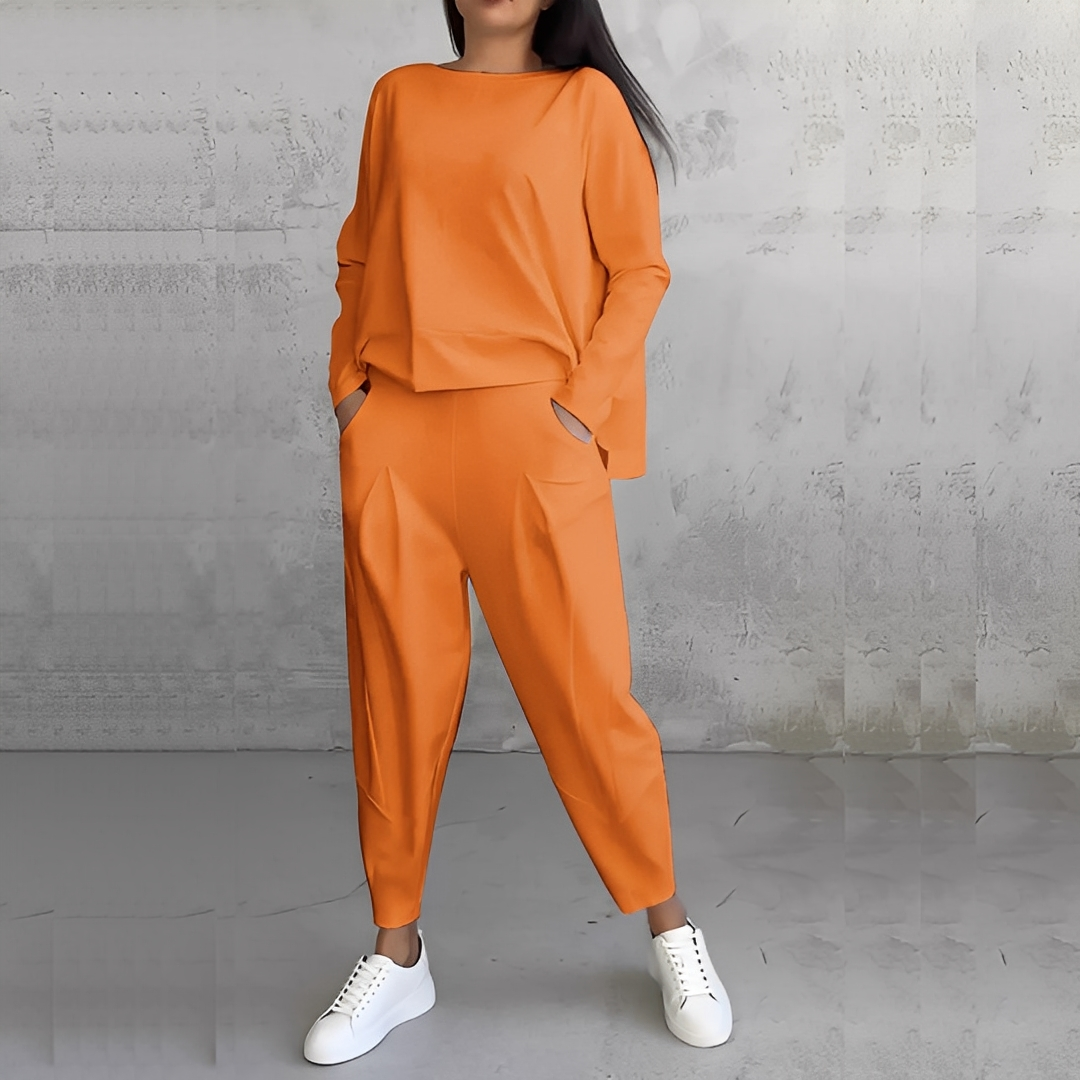Women's Relaxed Crew-Neck Long-Sleeve Top and Tapered Trousers Set – Minimalist Two-Piece Casual Outfit for Everyday Wear
