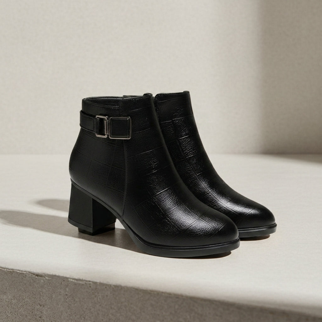 Noir Pointed Ankle Boot