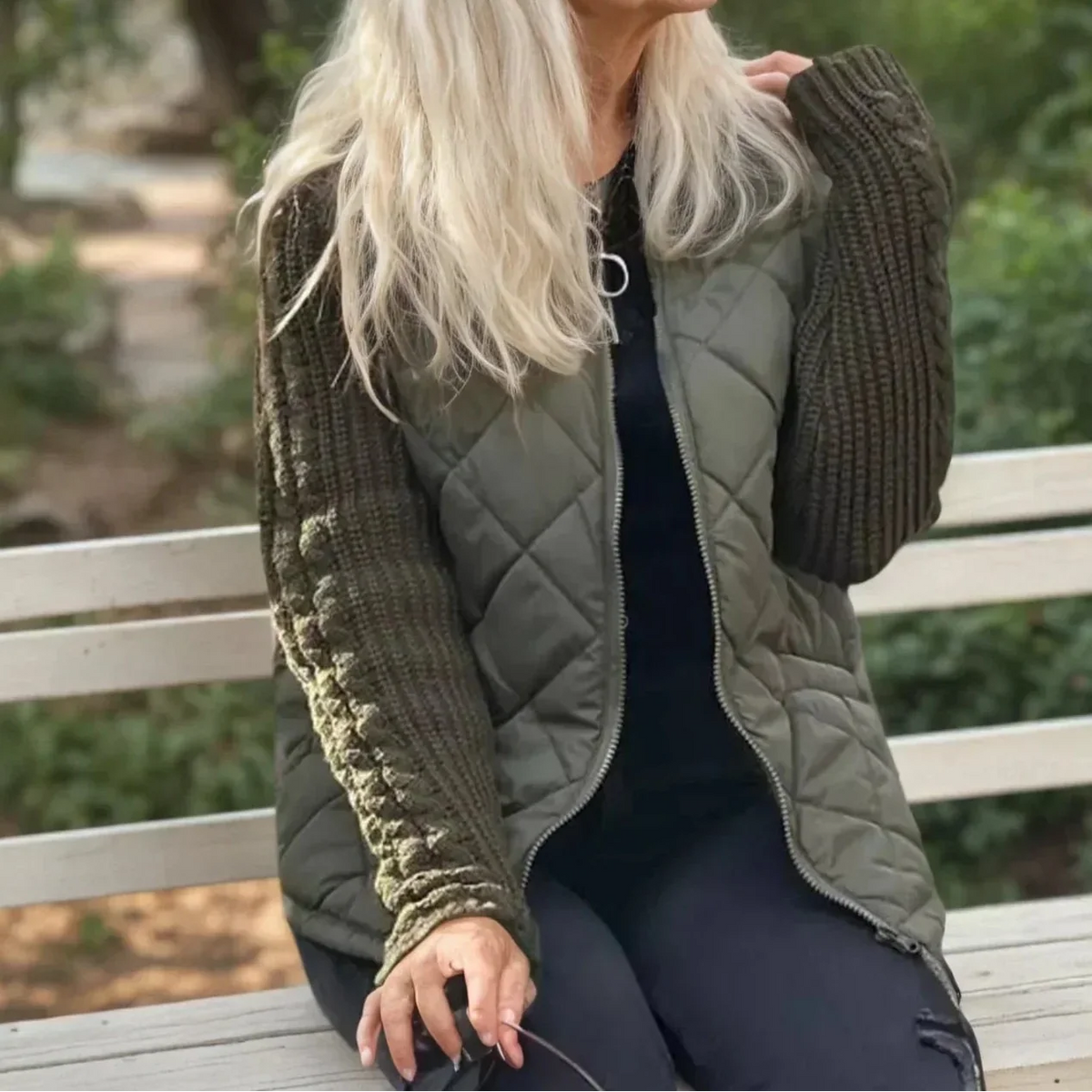 Women’s Quilted Zip-Up Jacket with Knitted Sleeves and Stand Collar – Warm Casual Outerwear for Autumn and Winter