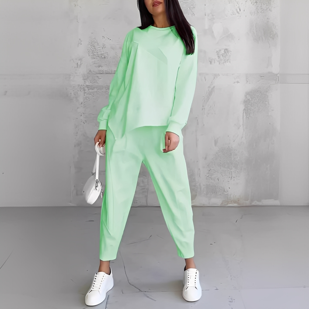 Women's Relaxed Crew-Neck Long-Sleeve Top and Tapered Trousers Set – Minimalist Two-Piece Casual Outfit for Everyday Wear
