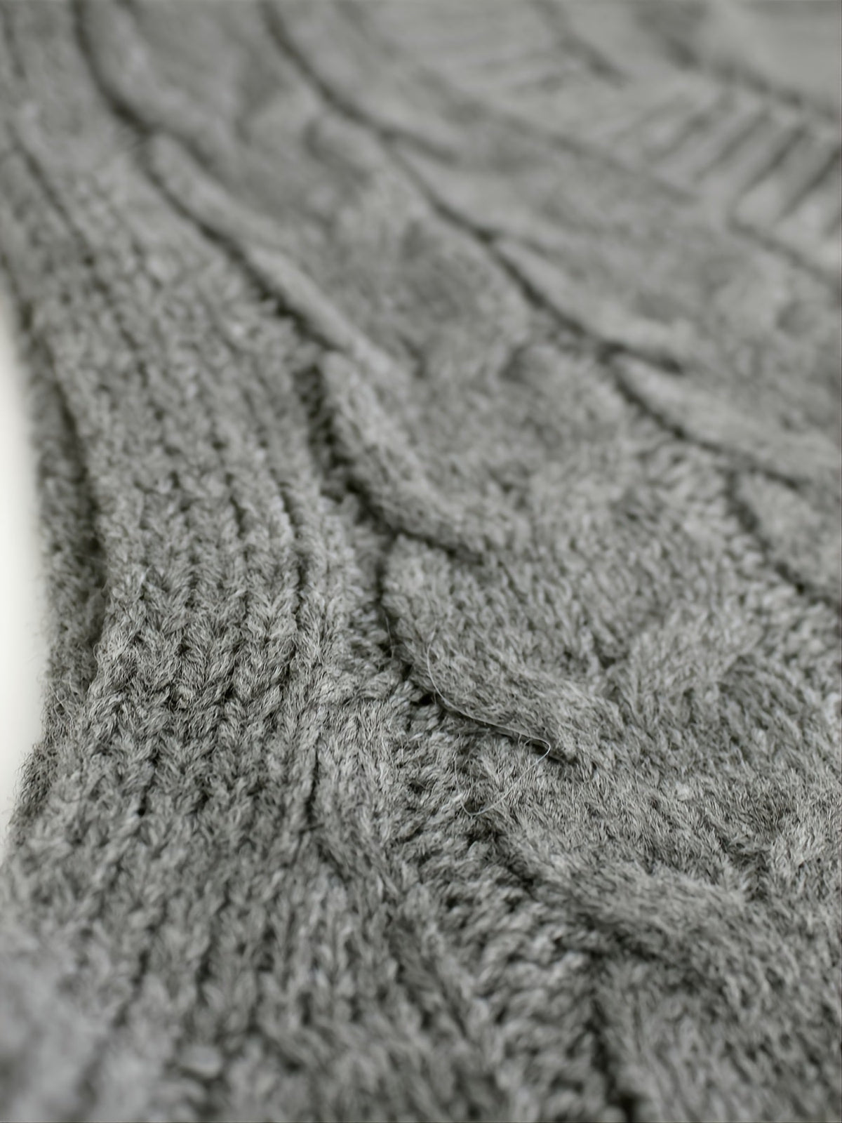Cora | Cozy Cable-Knit V-Neck Sweater Vest