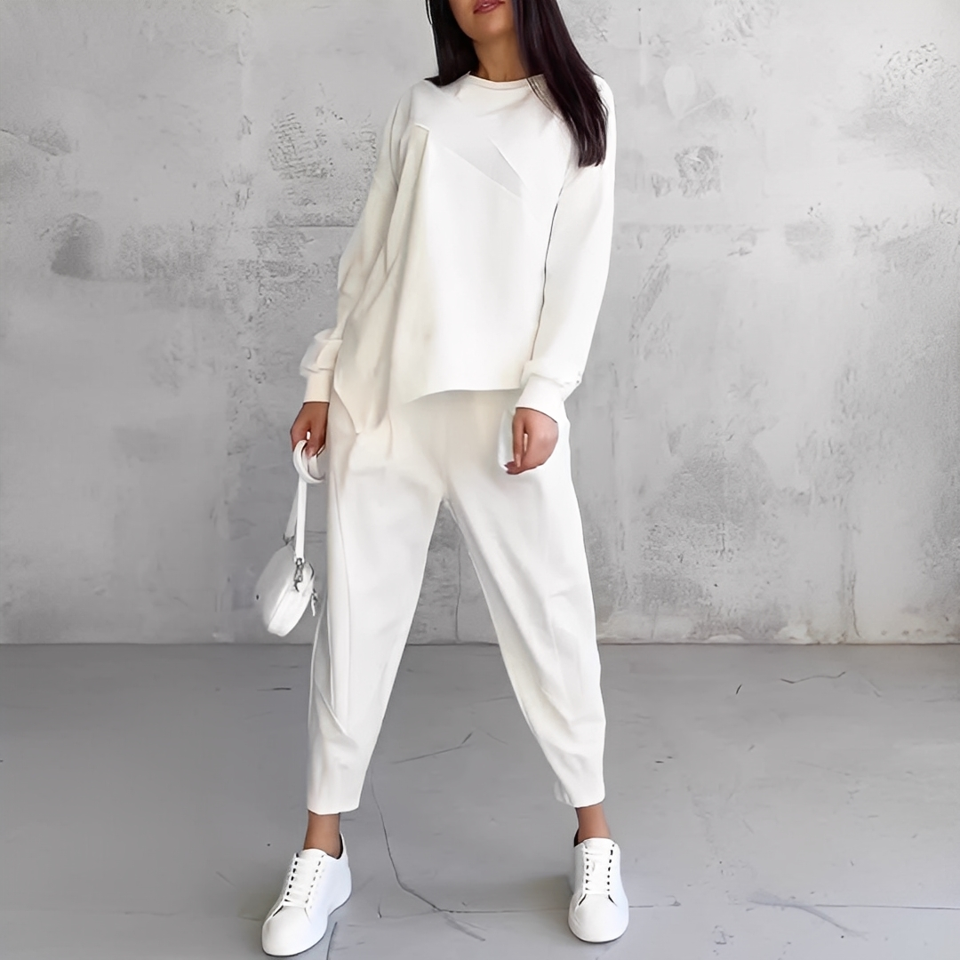 Women's Relaxed Crew-Neck Long-Sleeve Top and Tapered Trousers Set – Minimalist Two-Piece Casual Outfit for Everyday Wear