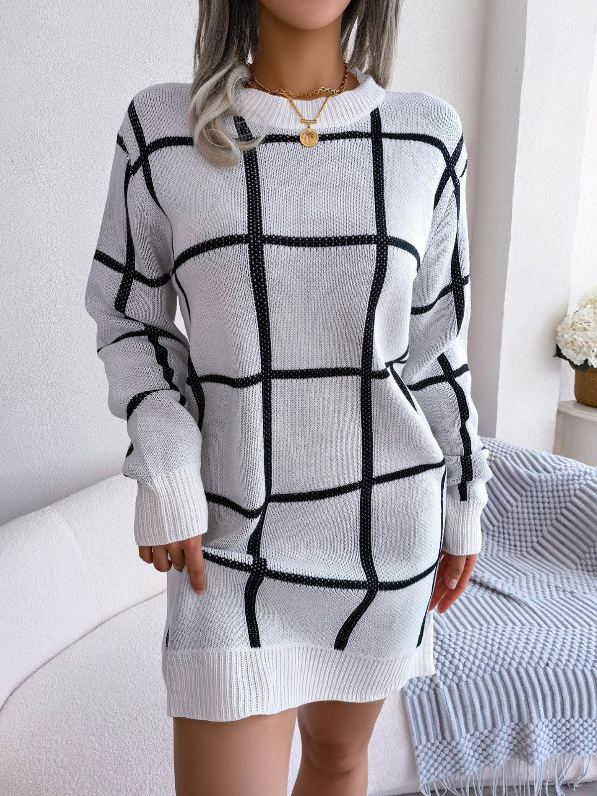 Women's Check Pattern Knitted Mini Dress – Long Sleeve Crew Neck Fitted Dress for Elegant Autumn and Winter Wear