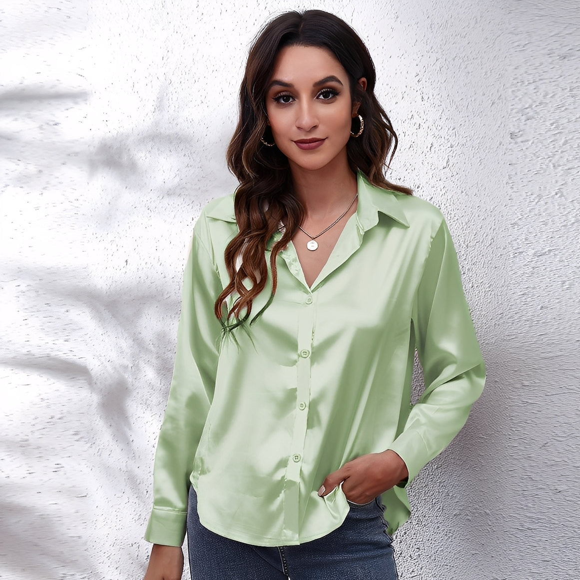Haylee - Lightweight and shiny blouse