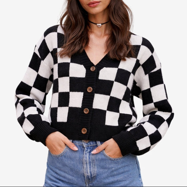 Women’s Checked Knit Cardigan with V-Neck Button Front – Soft Relaxed Layer for Autumn and Winter