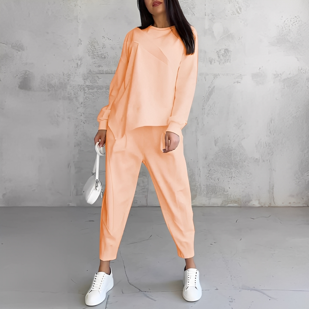 Women's Relaxed Crew-Neck Long-Sleeve Top and Tapered Trousers Set – Minimalist Two-Piece Casual Outfit for Everyday Wear