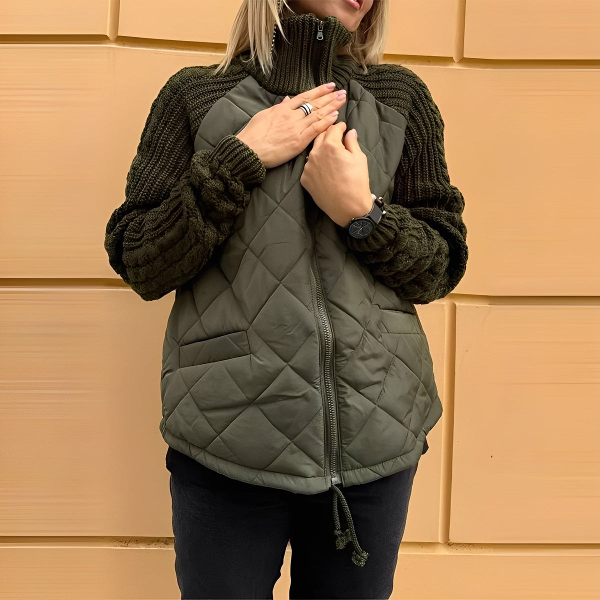 Women’s Diamond Quilted Zip-Up Jacket with Cable Knit Sleeves and Stand Collar – Warm Casual Outerwear for Autumn and Winter