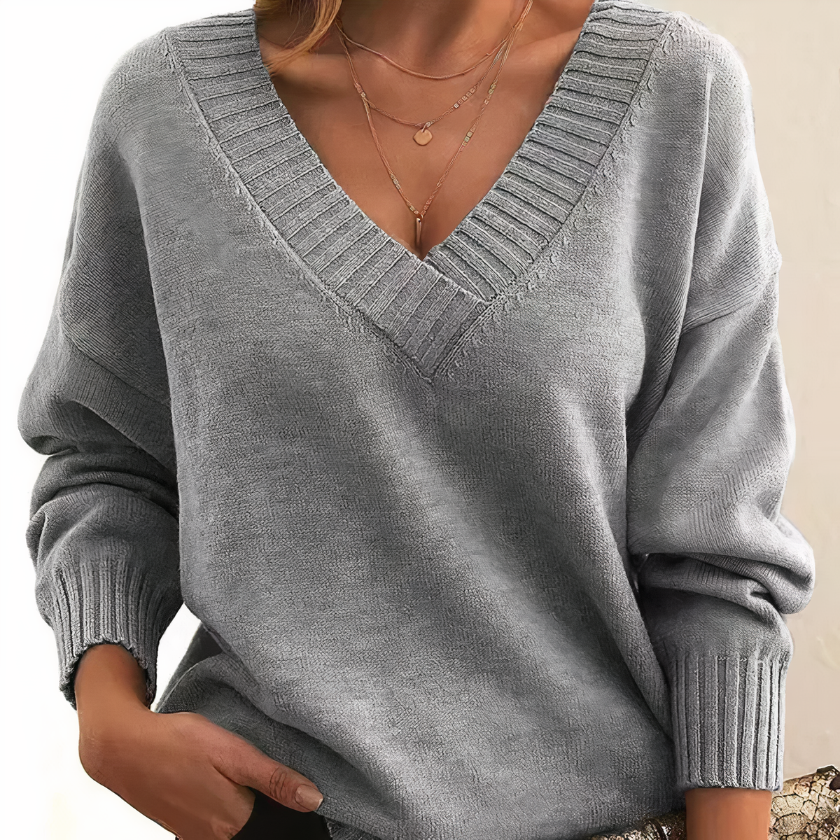 Herbst - Elegant and warm V-neck sweater