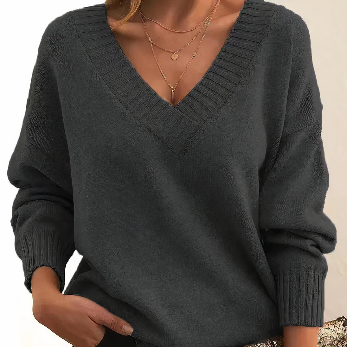 Herbst - Elegant and warm V-neck sweater