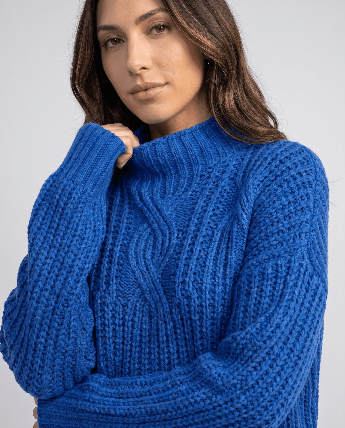 Chunky Cable Knit Sweater – Mock Neck & Relaxed Fit | Amelie