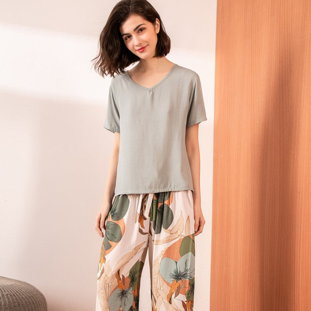 Women's Floral Print Pyjama Set | Soft V-Neck Sleepwear