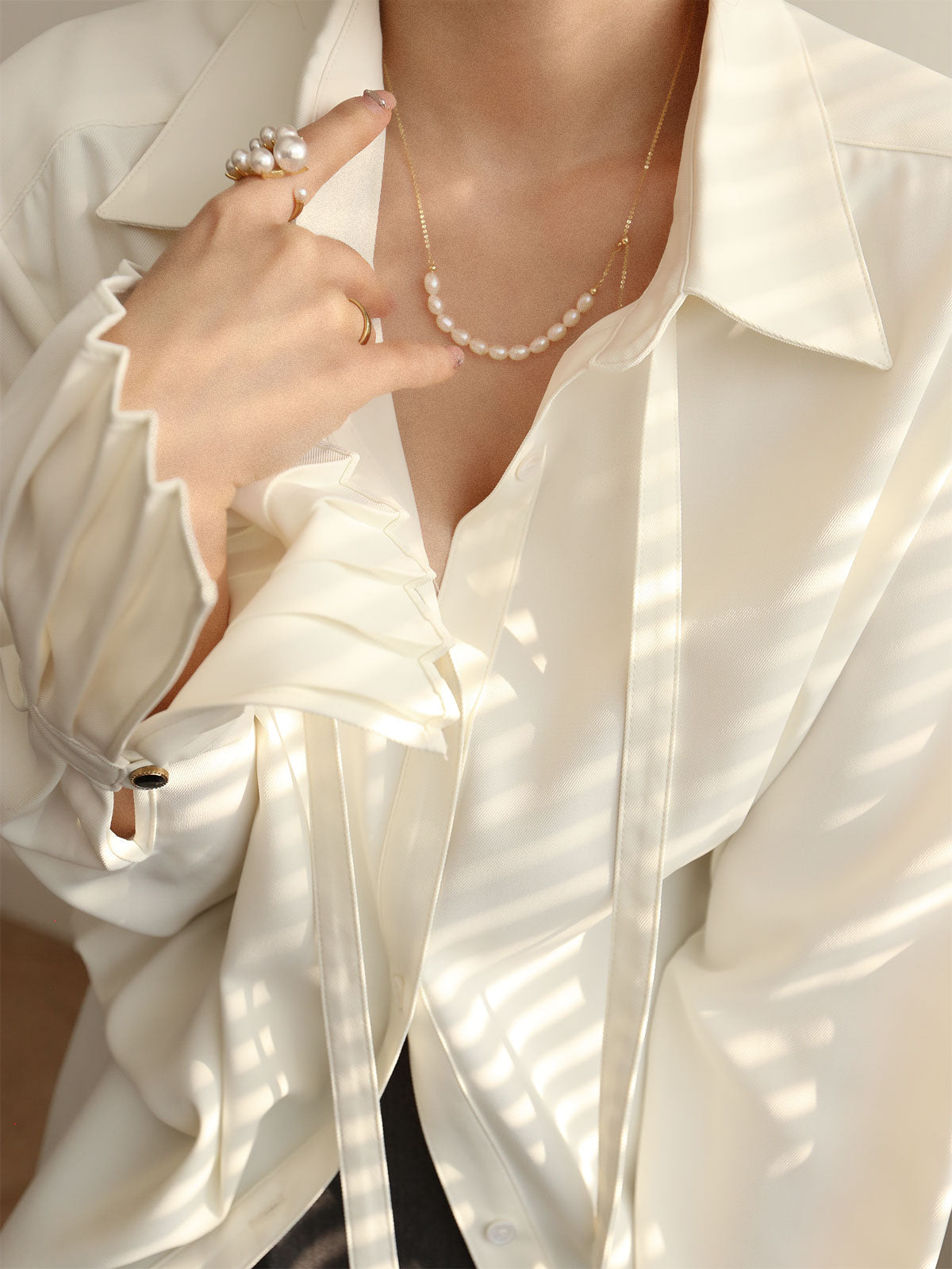 Women’s Button-Front Shirt with Pleated Statement Cuffs – Relaxed Long-Sleeved Design for Work and Elegant Evening Styling