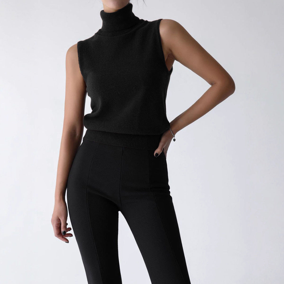 Eleanor Women's Cashmere Sleeveless Turtleneck Top