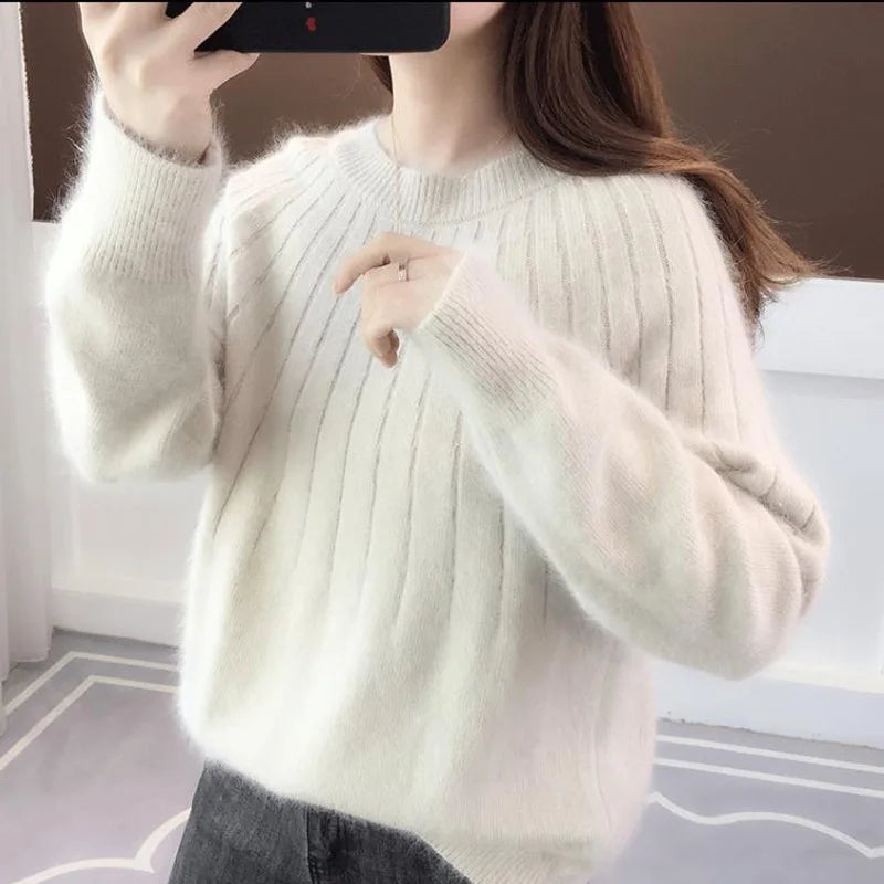 Women's Soft Cashmere Ribbed Knit Sweater with Classic Crew Neck and Relaxed Oversized Fit – Elegant Fluffy Long Sleeve Pullover for Comfortable Autumn and Winter Smart Casual Everyday Wear
