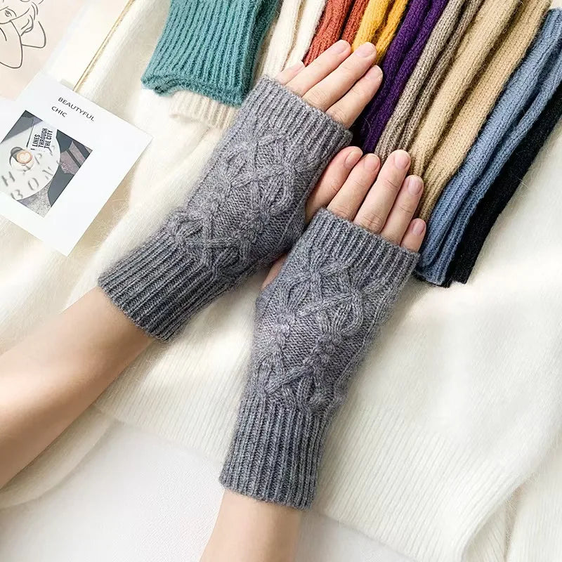 Marcelli Cable Wrist Warmers