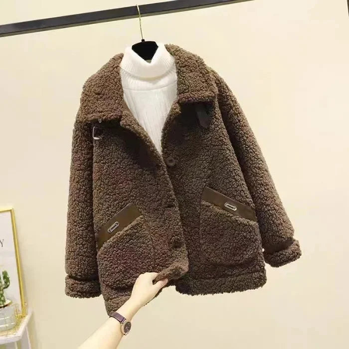 Women’s Oversized Teddy Jacket with Buckle Collar and Contrast Pocket Trim – Cosy Button-Front Outerwear for Autumn and Winter