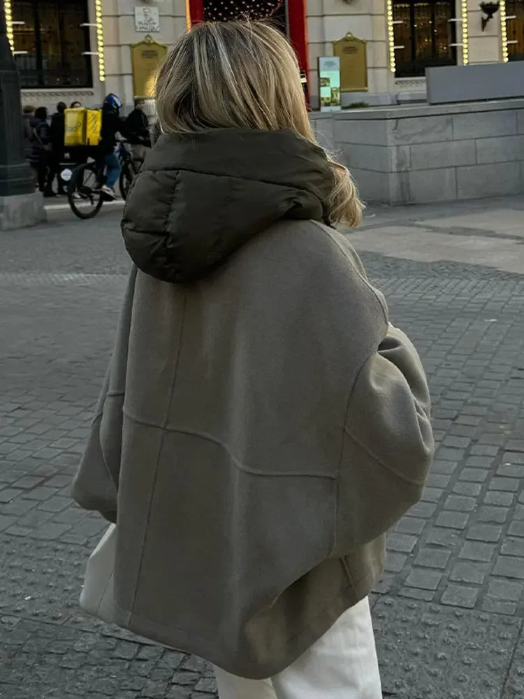 Women’s Oversized Cropped Jacket – Lightweight Insulated Zip-Up Coat with Statement Quilted Collar for Autumn and Casual Streetwear