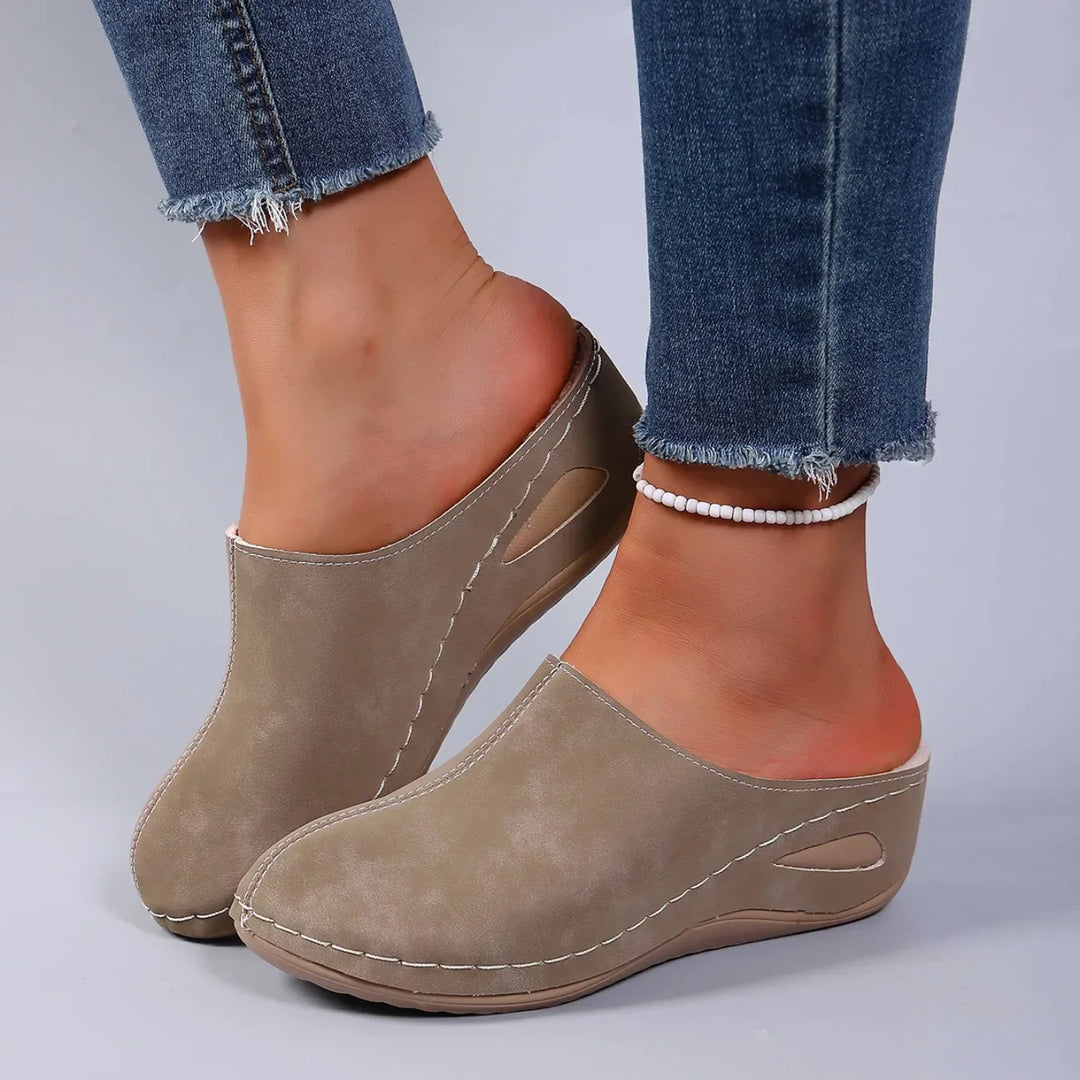 Catarina | Plush-Lined Contrast Stitch Clogs