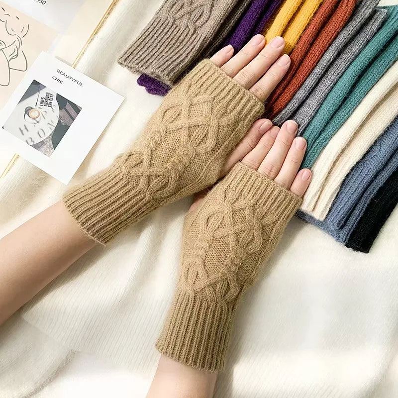 Marcelli Cable Wrist Warmers
