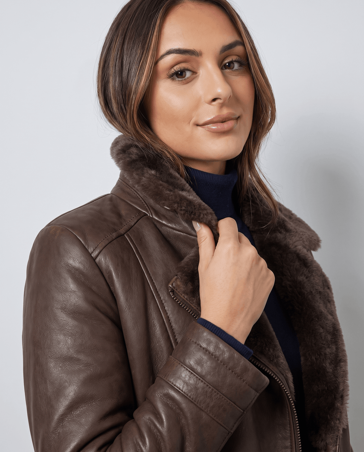 Shearling Leather Jacket – Oversized Collar & Full-Zip Front | Emilia
