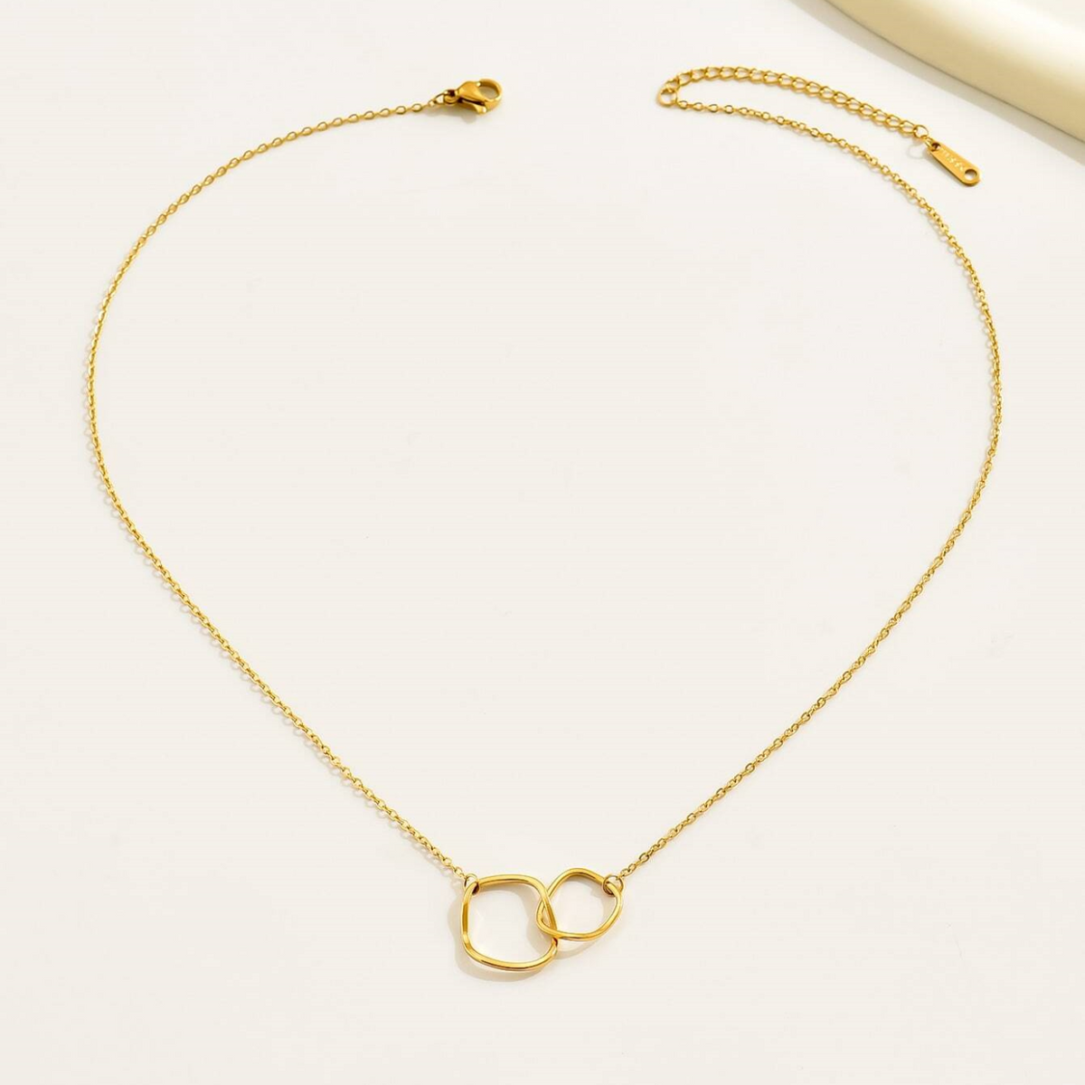 Double Loop Chain - Necklace with Intertwined Pendant