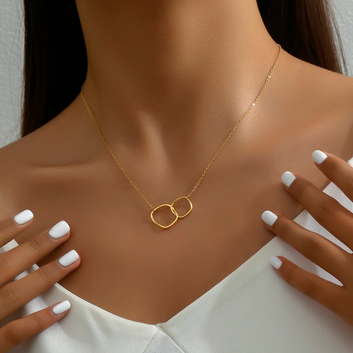 Double Loop Chain - Necklace with Intertwined Pendant