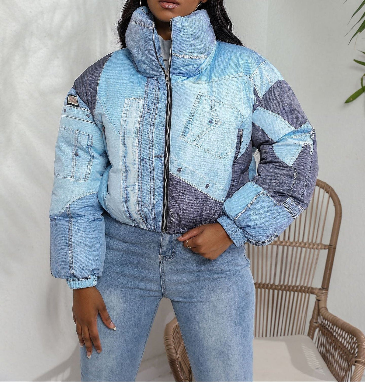 Women's Cropped Padded Puffer Jacket with Denim Patchwork Design and High Stand Collar – Relaxed Fit Warm Zip-Up Winter Outerwear with Elasticated Cuffs for Casual Streetwear and Everyday Cold Weather Dressing
