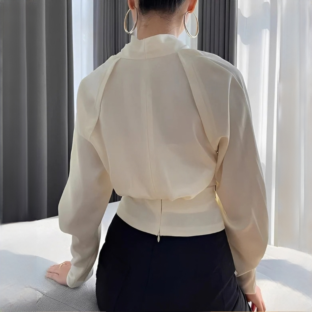 Annora - Elegant and chic long-sleeve blouse