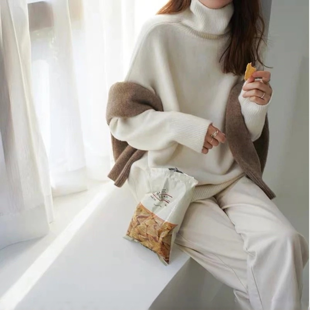 Yvonie - Soft and cozy turtleneck sweater