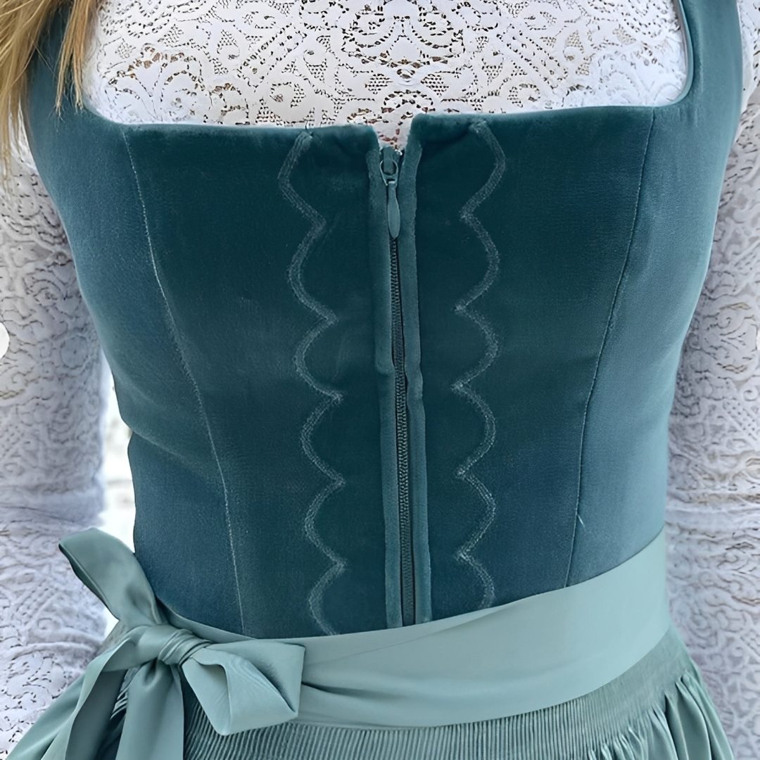 Muriel - Elegant Oktoberfest dirndl for women (unlined)