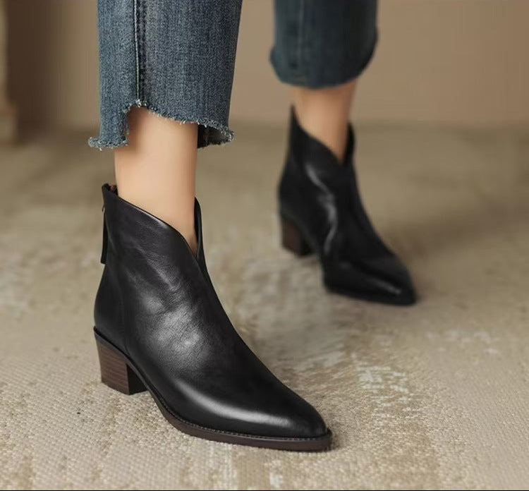 Adriana - Women's Pointed Toe Ankle Boots