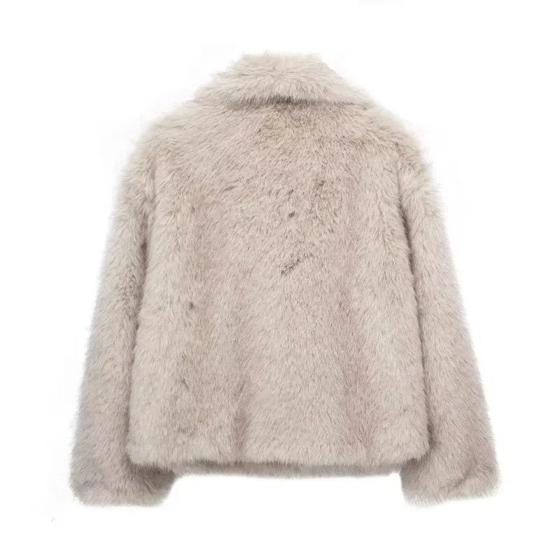 Women’s Short Faux Fur Jacket with Wide Lapels and Side Pockets – Soft Plush Outerwear for Elegant Winter Outfits and Evening Occasions