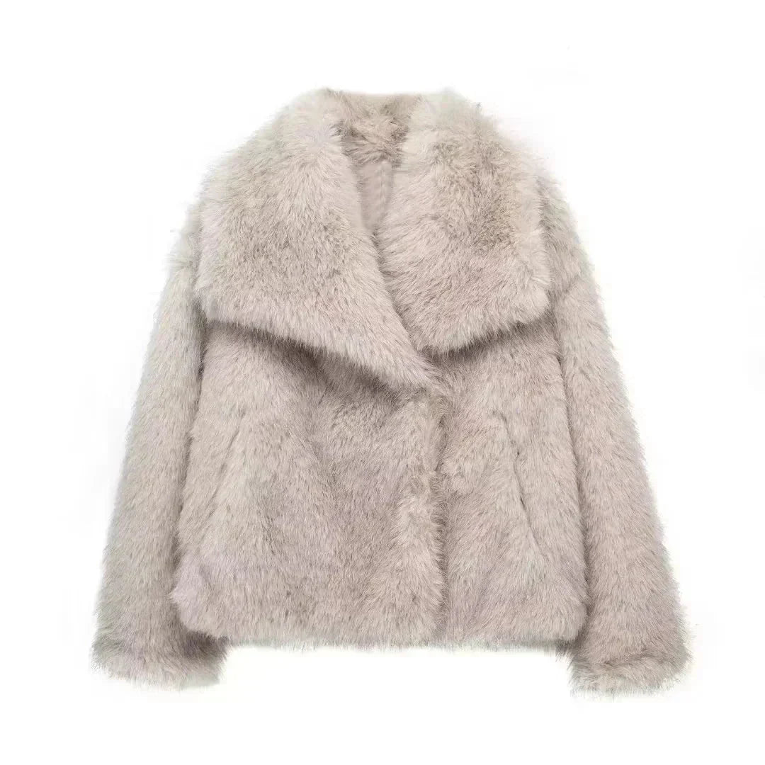 Women’s Short Faux Fur Jacket with Wide Lapels and Side Pockets – Soft Plush Outerwear for Elegant Winter Outfits and Evening Occasions