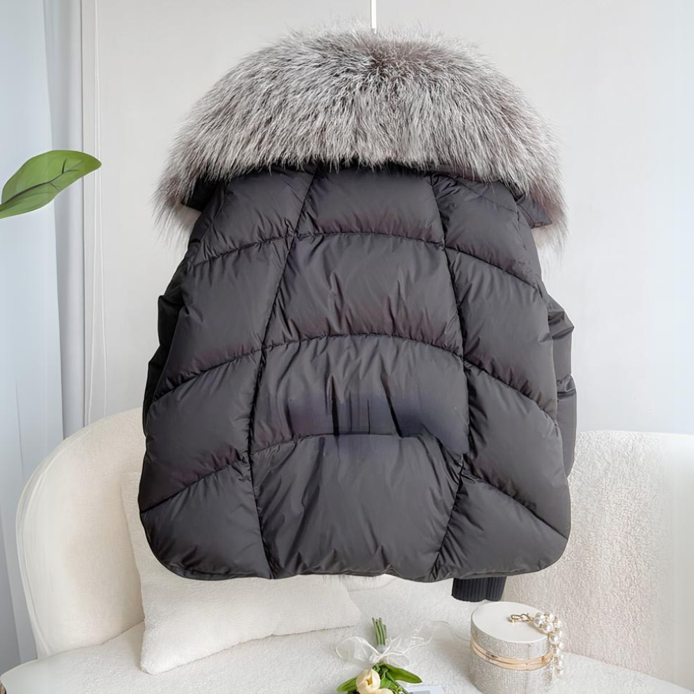 Women's Cropped Puffer Winter Jacket with Oversized Faux Fur Collar and Knitted Sleeve Extensions – Warm Quilted Short Outerwear with Relaxed Fit and Plush Trim for Elegant Autumn and Winter Everyday Fashion