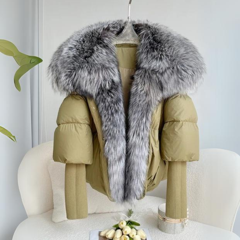Women's Cropped Puffer Winter Jacket with Oversized Faux Fur Collar and Knitted Sleeve Extensions – Warm Quilted Short Outerwear with Relaxed Fit and Plush Trim for Elegant Autumn and Winter Everyday Fashion