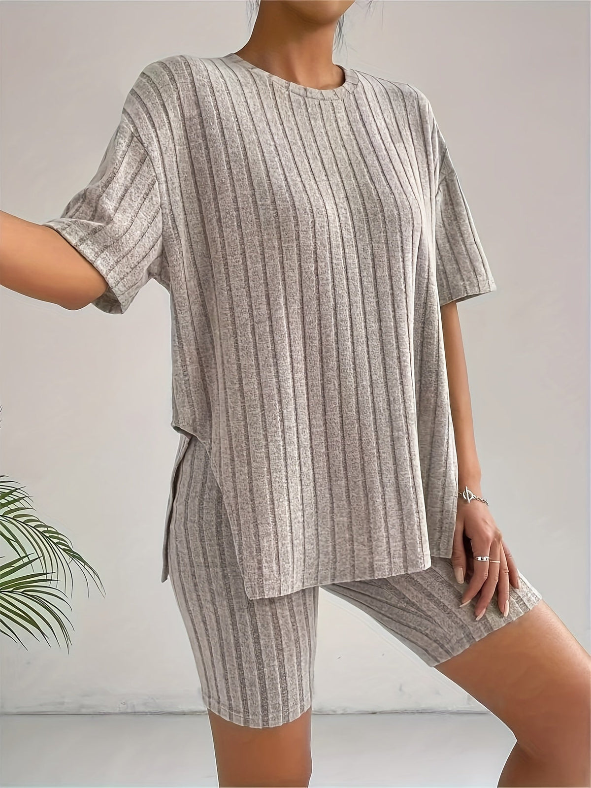 Women's Ribbed Knit Short-Sleeve T-Shirt and Fitted Shorts Set – Relaxed Two-Piece Casual Outfit for Summer and Everyday Comfort