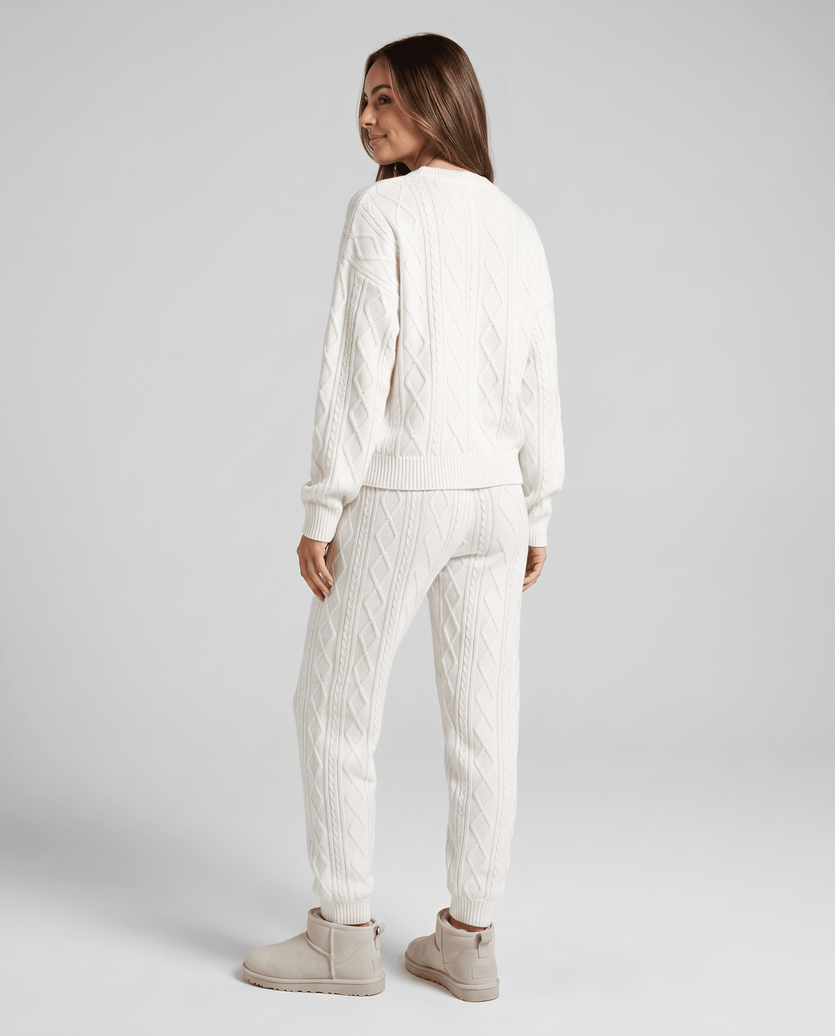 Cable Knit Loungewear Set – Crew Neck Sweater, Jogger Pants & Relaxed Fit | Tamsin