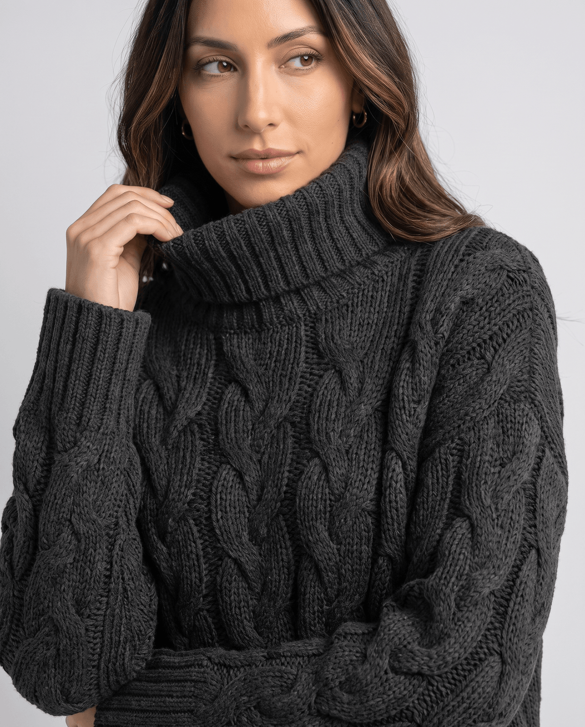 Chunky Cable Knit Turtleneck Sweater – Long Sleeve, Ribbed Cuffs & Relaxed Fit | Hilda