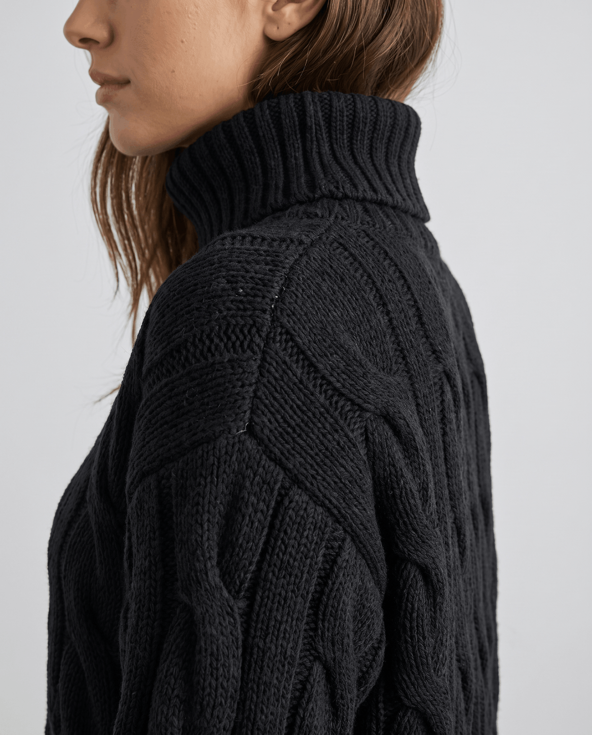 Chunky Cable Knit Turtleneck Sweater – Long Sleeve, Ribbed Cuffs & Relaxed Fit | Hilda