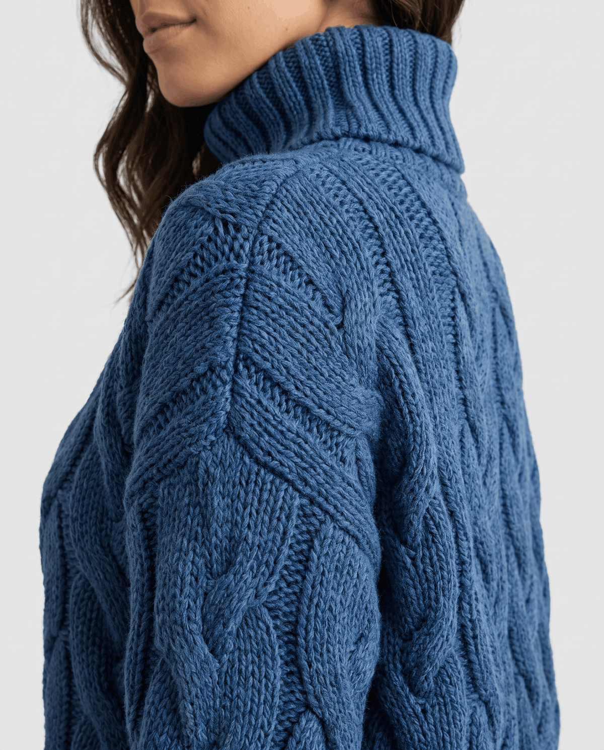 Chunky Cable Knit Turtleneck Sweater – Long Sleeve, Ribbed Cuffs & Relaxed Fit | Hilda