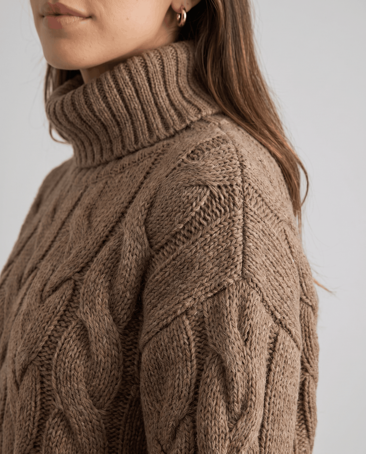 Chunky Cable Knit Turtleneck Sweater – Long Sleeve, Ribbed Cuffs & Relaxed Fit | Hilda