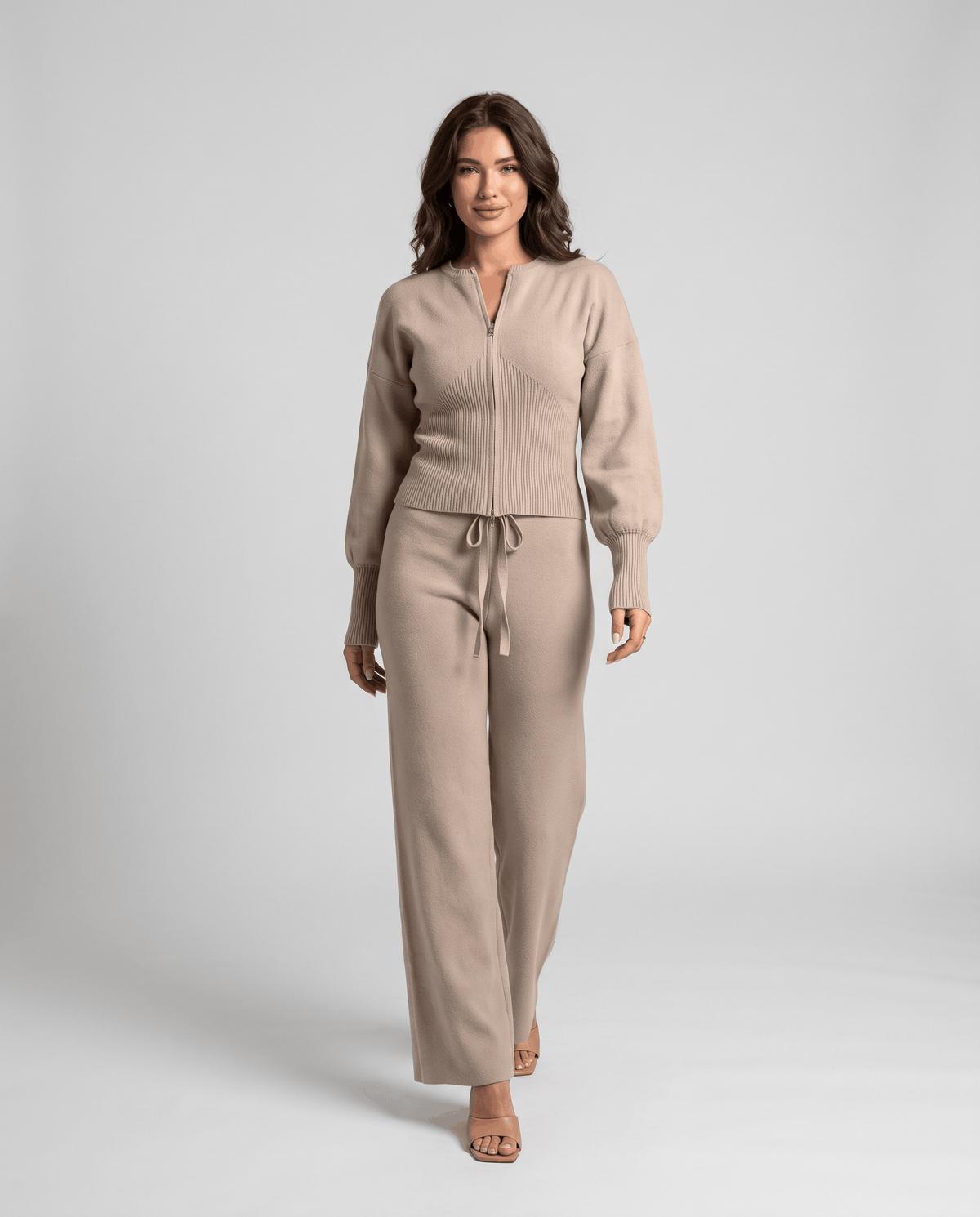 Cropped Loungewear Set – Balloon-Sleeve Zip-Up Knit Top & Drawstring Straight-Leg Pants | Cecilie