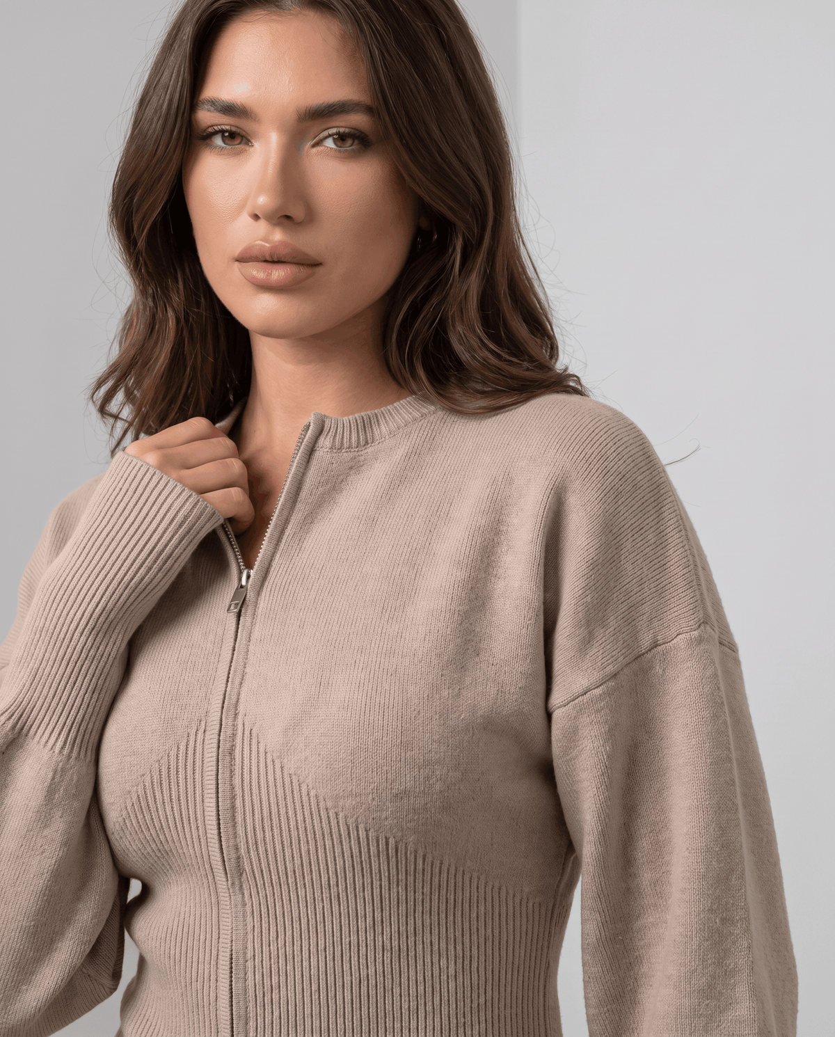 Cropped Loungewear Set – Balloon-Sleeve Zip-Up Knit Top & Drawstring Straight-Leg Pants | Cecilie