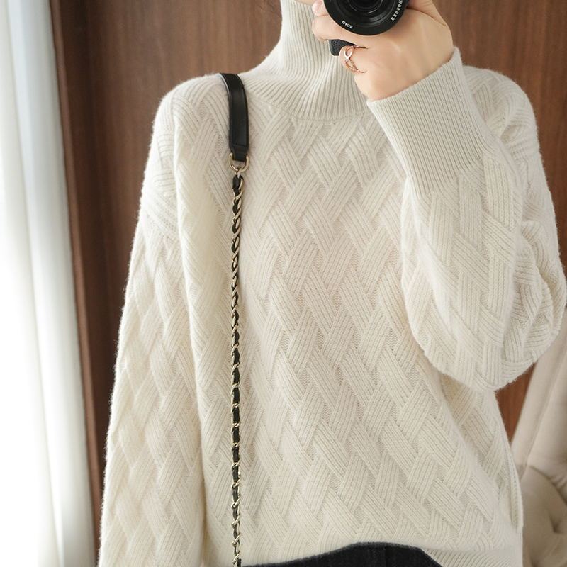 Women's Elegant Cashmere Cable Knit Turtleneck Sweater with Relaxed Oversized Fit and Textured Long Sleeves – Soft Chunky Knitted Pullover with High Ribbed Neck for Cosy Autumn and Winter Smart Casual Everyday Wear