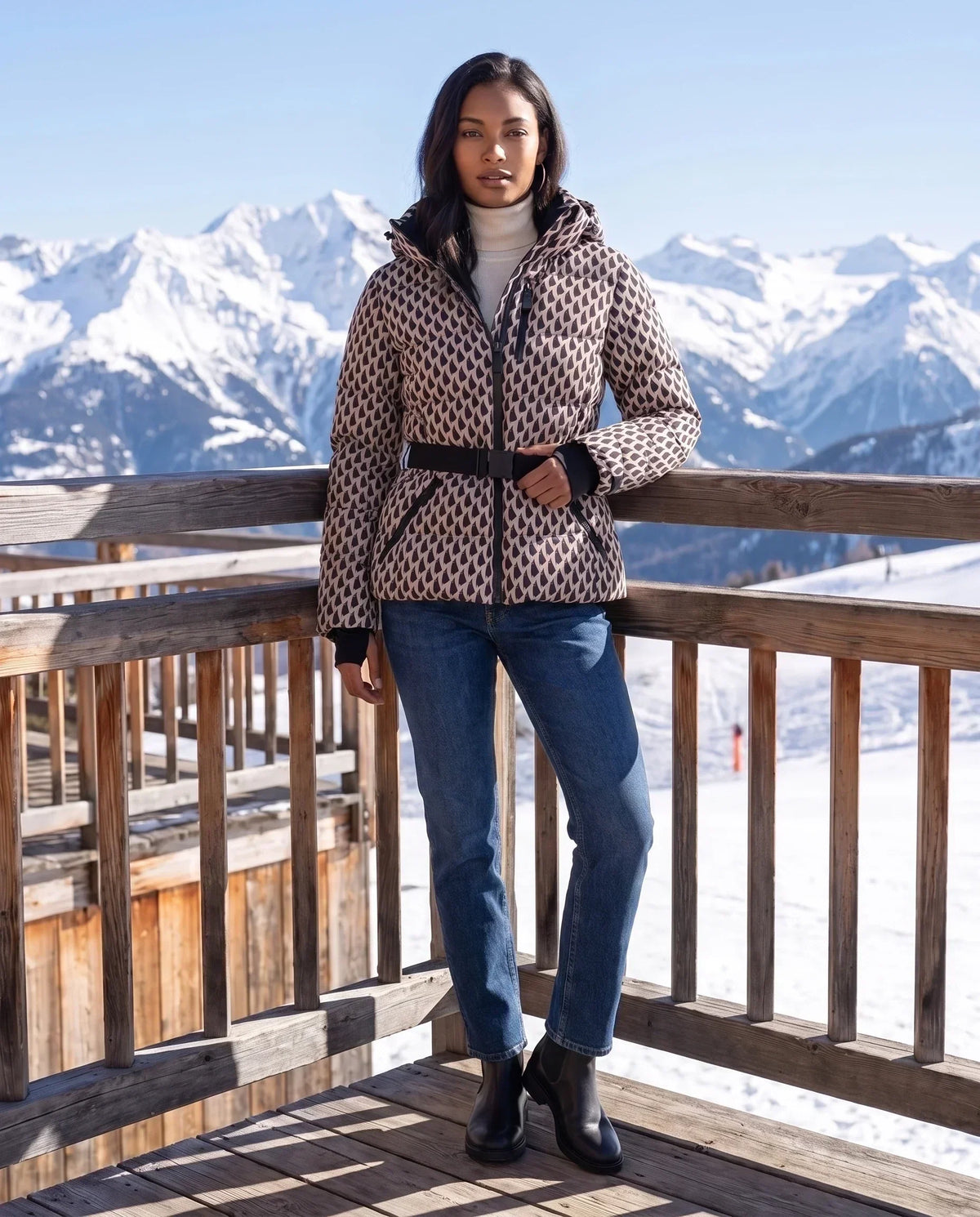Fitted Hooded Puffer Jacket with Belt