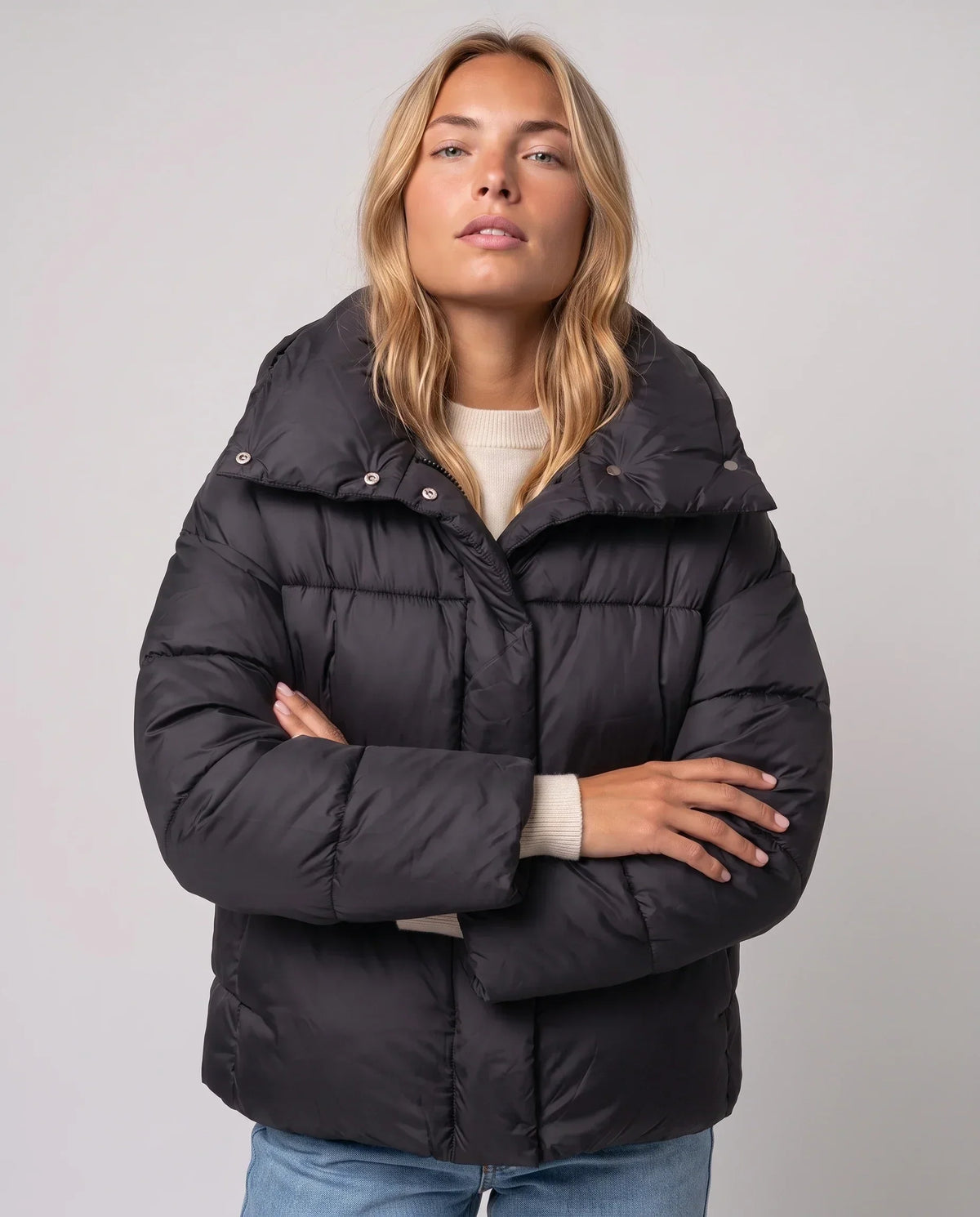 Short Oversized Puffer Jacket with Large Collar