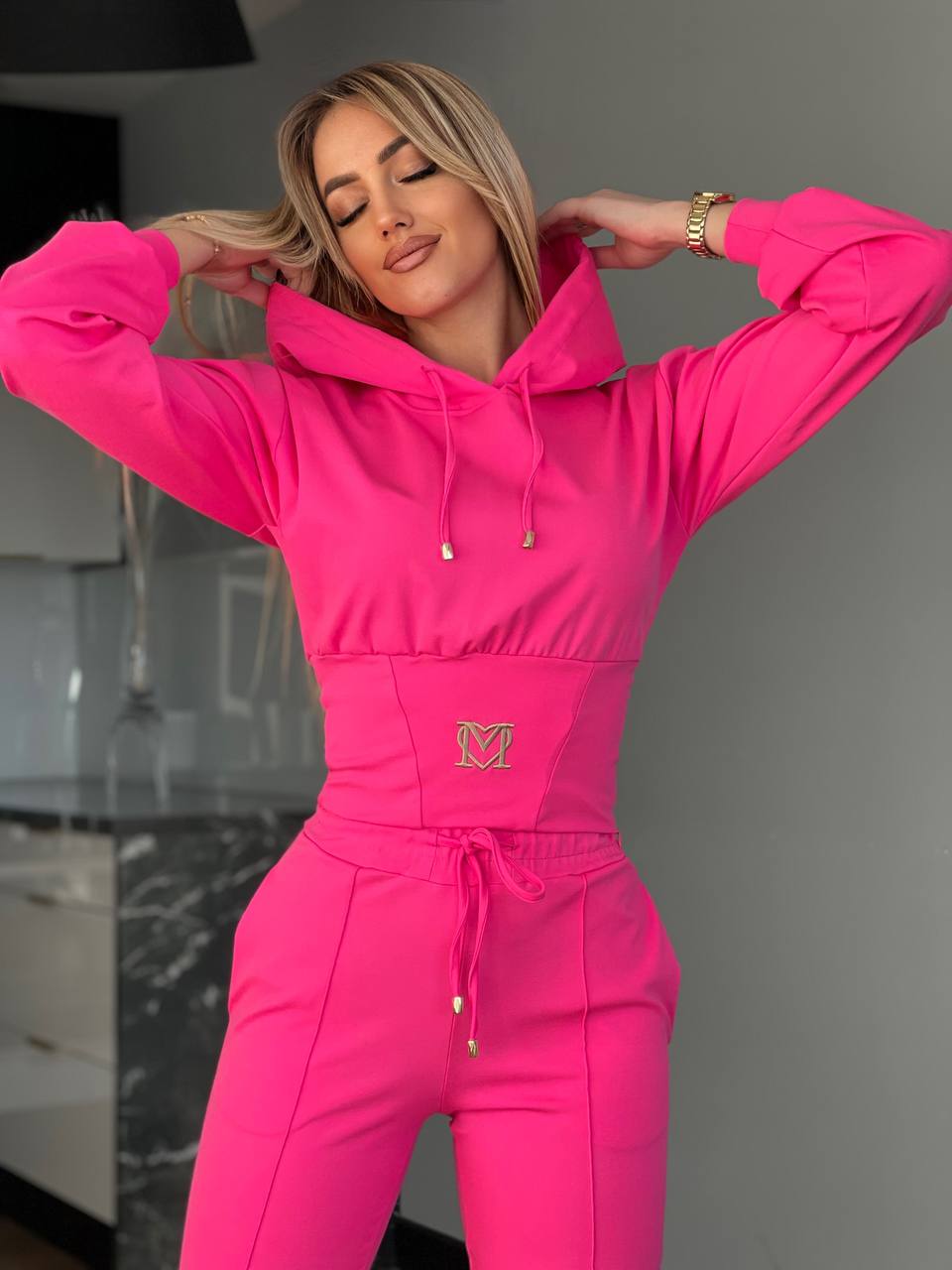 Women's Two-Piece Hooded Tracksuit Set with Sculpted Fitted Waist and High-Waisted Drawstring Trousers – Soft Stretch Knit Casual Loungewear for Elegant Everyday Styling and Autumn Winter Comfort