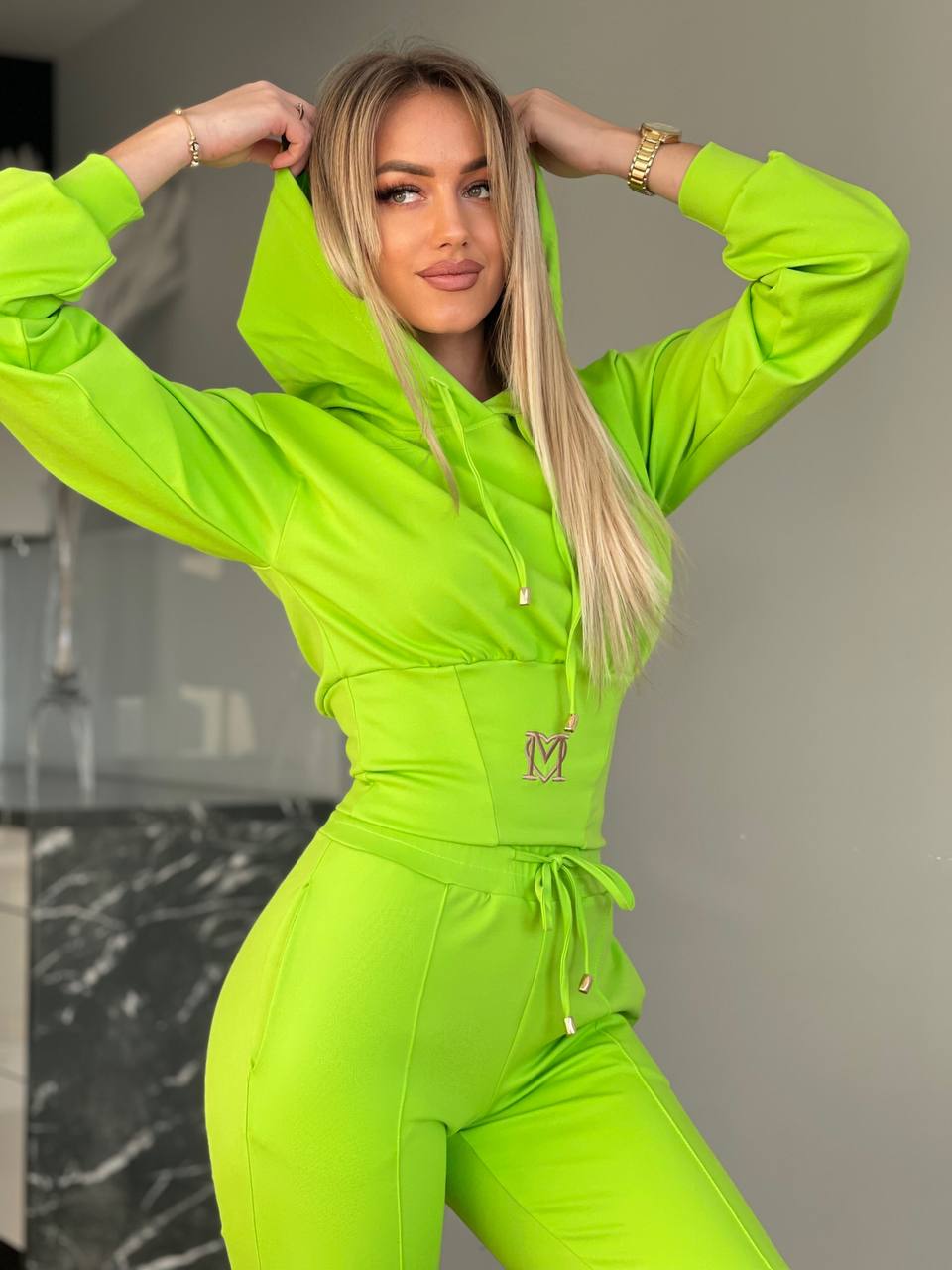 Women's Two-Piece Hooded Tracksuit Set with Sculpted Fitted Waist and High-Waisted Drawstring Trousers – Soft Stretch Knit Casual Loungewear for Elegant Everyday Styling and Autumn Winter Comfort