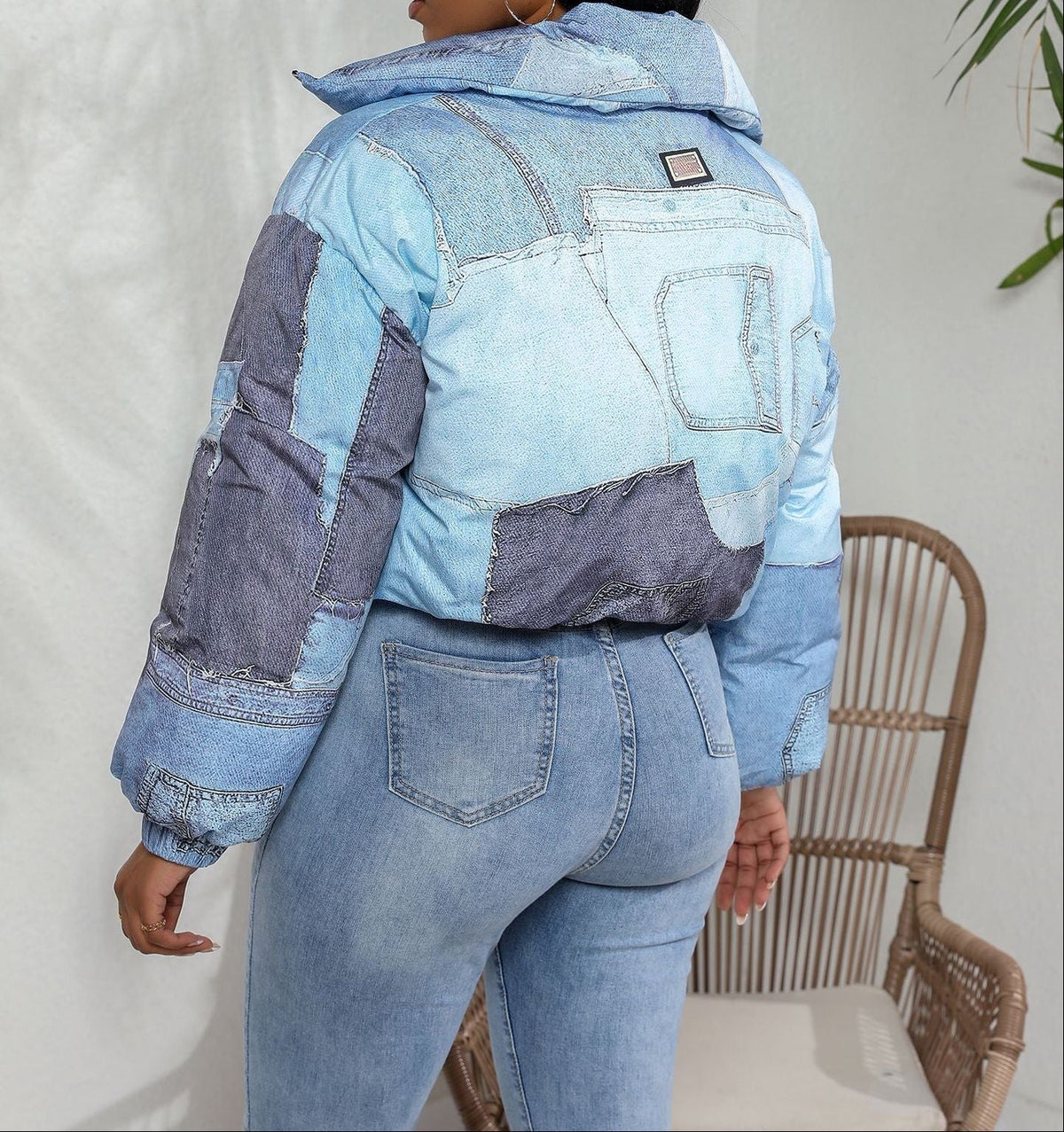 Women's Cropped Padded Puffer Jacket with Denim Patchwork Design and High Stand Collar – Relaxed Fit Warm Zip-Up Winter Outerwear with Elasticated Cuffs for Casual Streetwear and Everyday Cold Weather Dressing